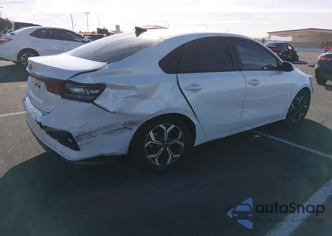 2021 Kia Forte Lxs z USA, uszkodzony, nr VIN 3KPF24AD7ME308809